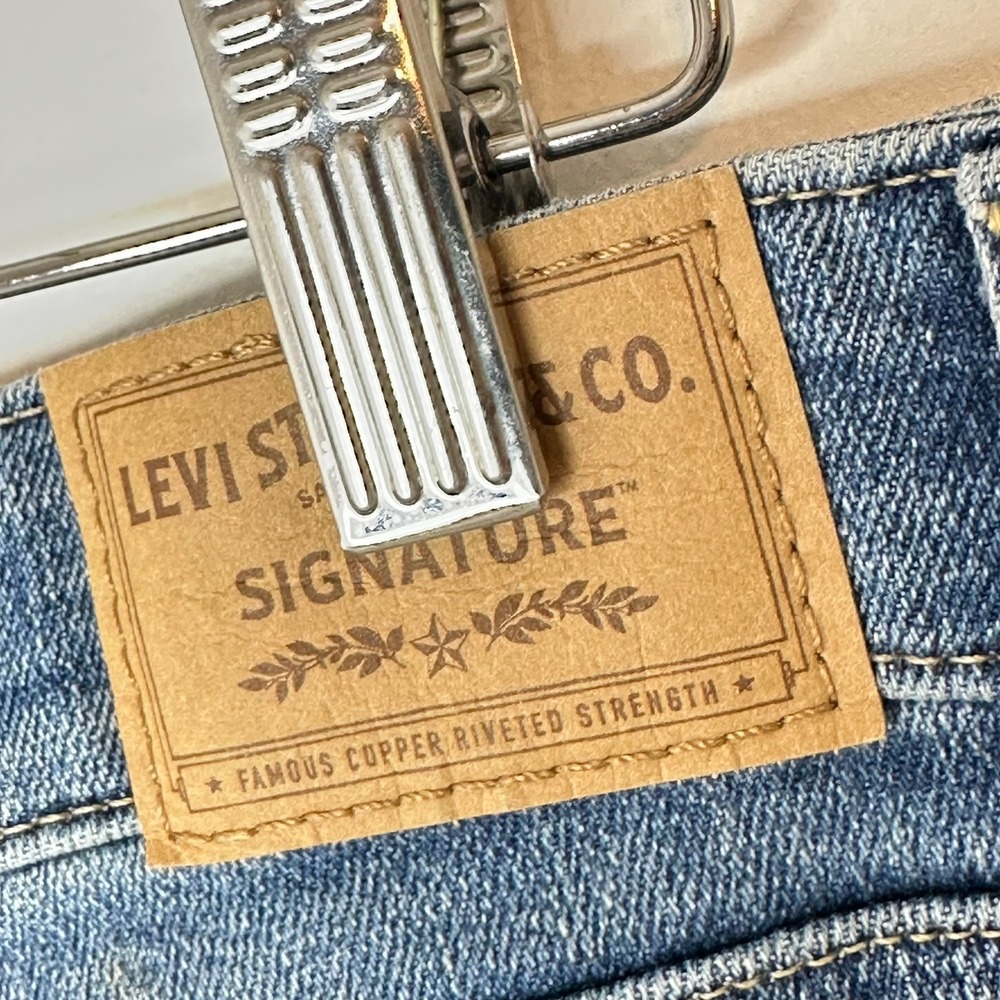 Levi's Signature Womens Mid Rise Straight Leg Jeans‎ Blue Medium Wash 14 - Picture 7 of 11
